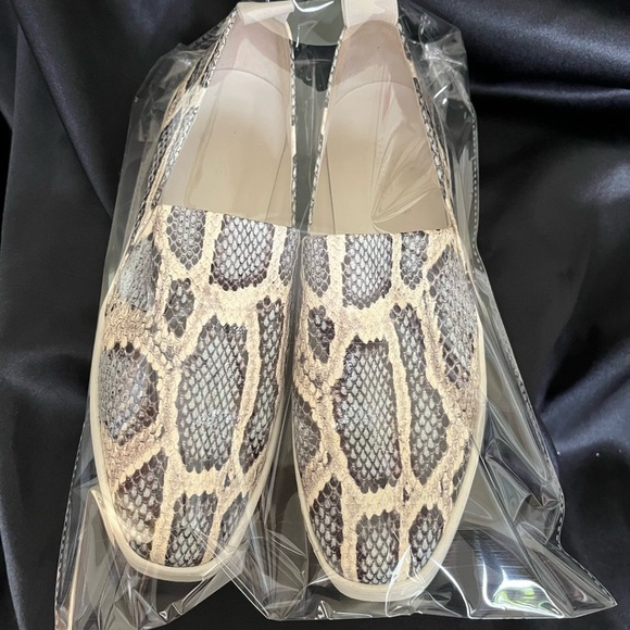 VINCE~PLATFORM~BLUE-~SNAKESKIN~LOAFERS~7.5 - Picture 12 of 12